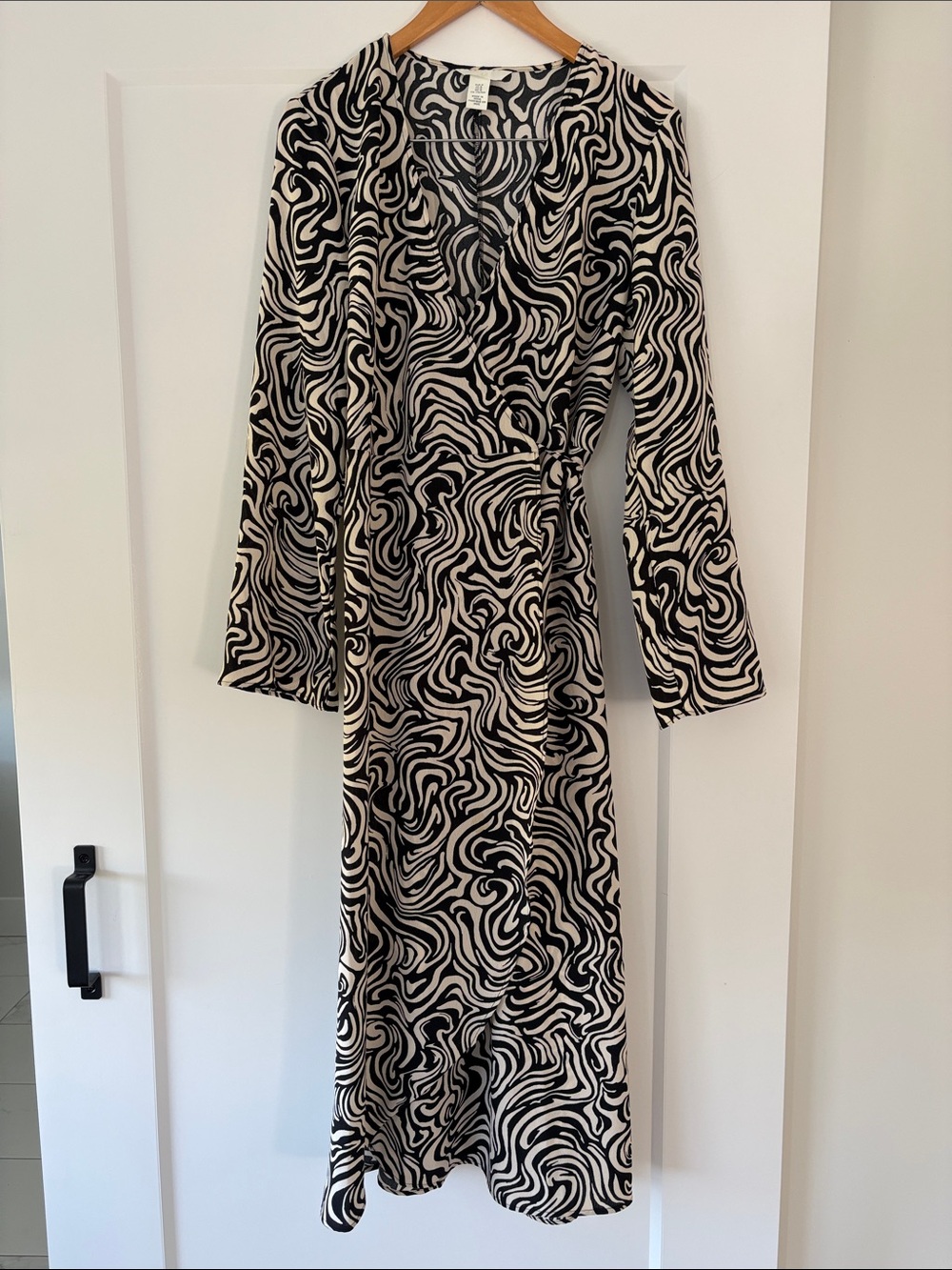H&M Black & Cream Swirl-Print Long Sleeve Maxi Dress